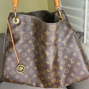 Louis Vuitton AUTHENTIC Artsy MM Handbag